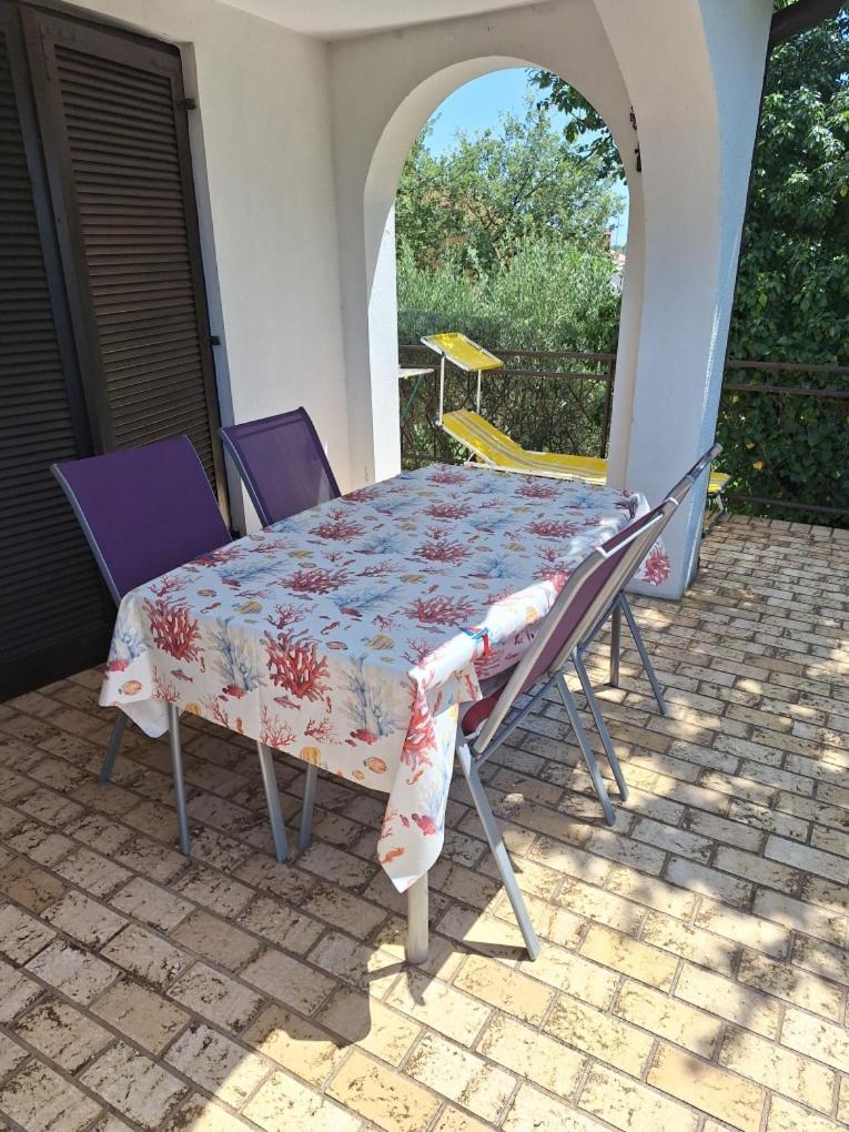 Krk Apartmani Pepina Pinezići Eksteriør bilde